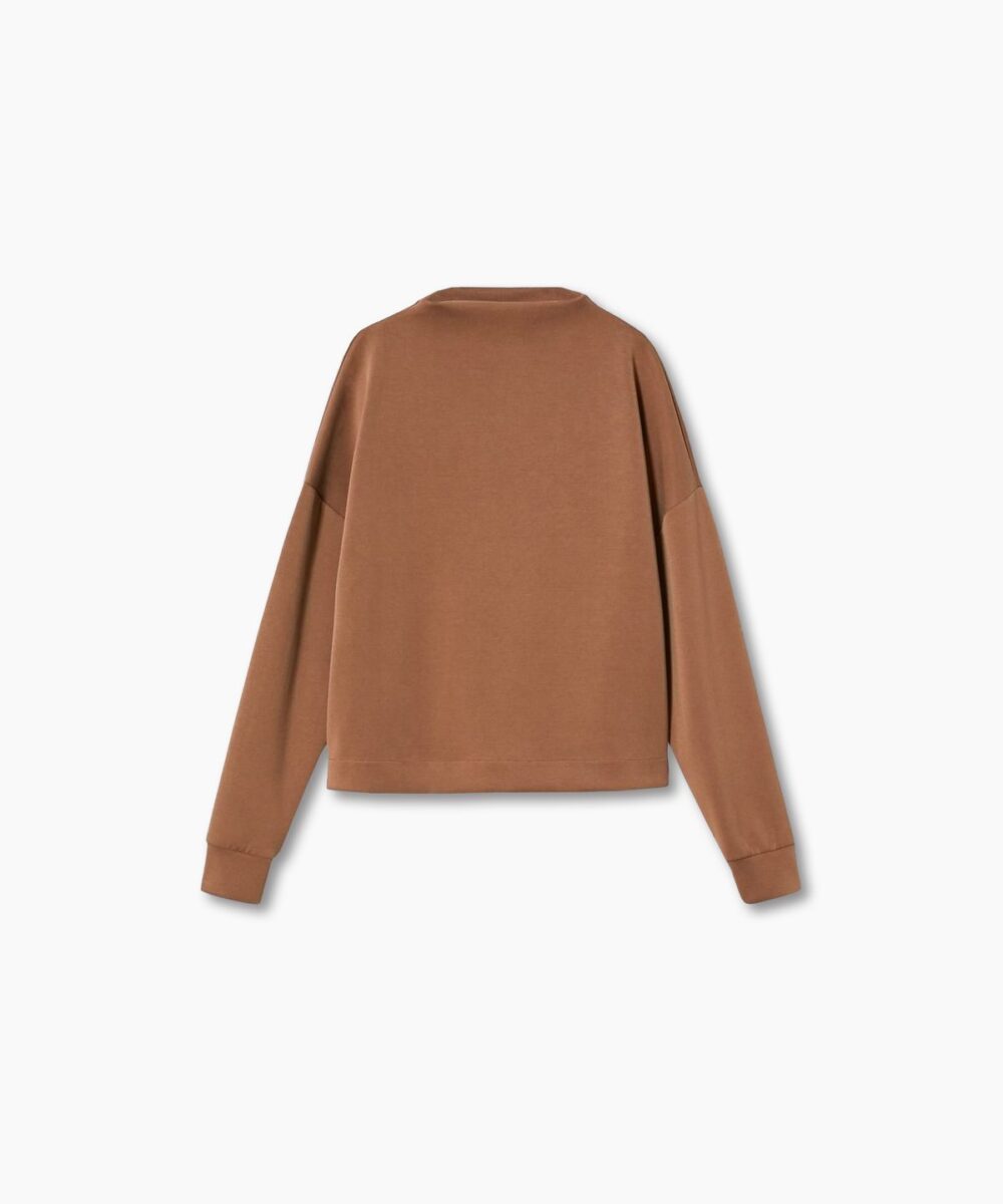 High collar sweatshirt
